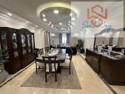 شقة  للبيع جاهزه للسكن الفوري متشطبه بالكامل في اميز لوكيشن في القاهره الجديده الحي التالت فيلات – منطقة 5 ،  بموقع ناصية كبير ومميز في الدور الثاني