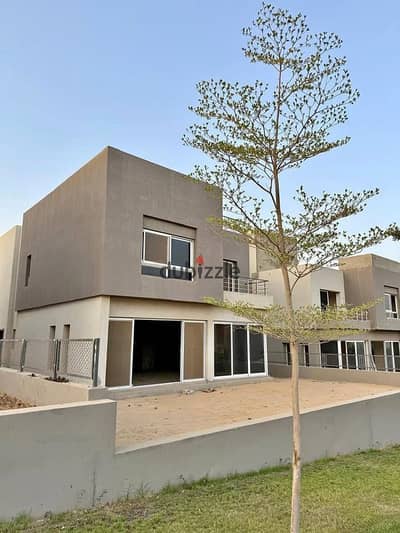 Ready to move villa in Sheikh Zayed  in Etapa