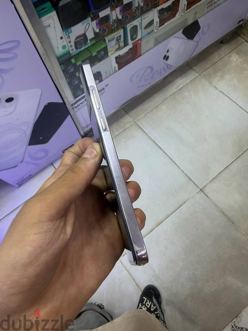OPPO Reno12 F 4