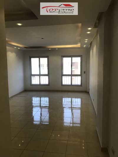  **شقة مميزة للبيع في مدينتي – B11**   **المساحة:** 116 متر  **3 غرف نوم**  **2 حمام**  **2 بلكونة**  **ريسبشن قطعتين + مطبخ أمريكاني**