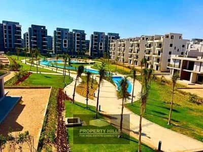 تاون هاوس بفيو مفتوح على اللاند سكيب فورى على الاستلام بجوار مدينة زويل للعلوم و التكنولوجيا و بالقرب من مول مصر