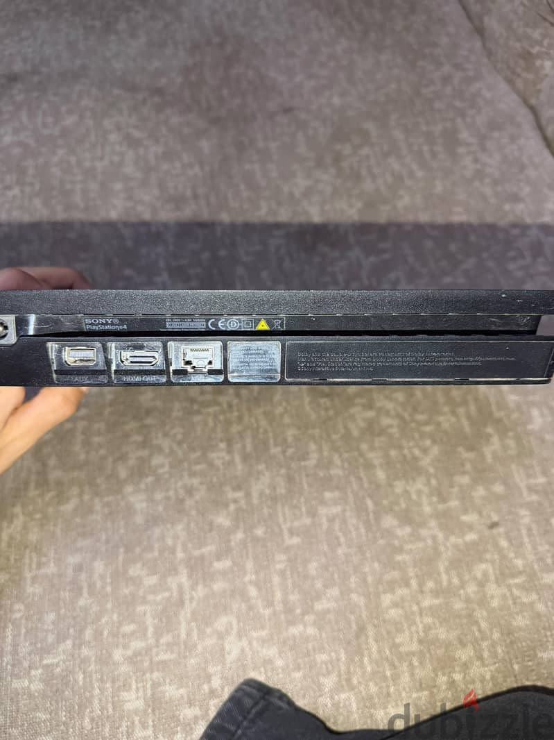 PS4 Slim 1