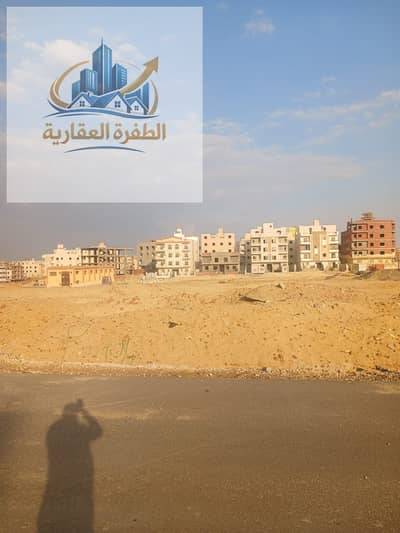قطعة 4,813م تجاري إداري، بجوار الداون تاون ومدخل التجمع، موقع استثماري مميز جدًا وواجهة قوية على الـ90.