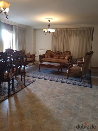 For sale: a 185m apartment in Zahraa Al-Maadi, sixth section, with a view of the unaffected garden after Al-Kouti Mosque.