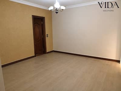 شقه للبيع في كمبوند حدايق المهندسين الشيخ زايد متشطبه بالكامل بالمطبخ فيو لاند سكيب