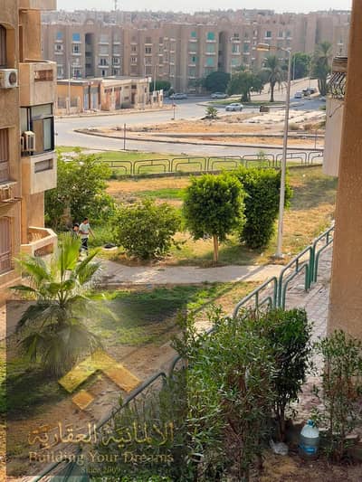 للبيع شقة بالتجمع الثالث محلية ثالثة منطقة ثانية بجانب الجامعة الالمانية وموقف الاوتوبيسات وبجانب نادي التجمع هايتس وكافة الخدمات والمواصلات