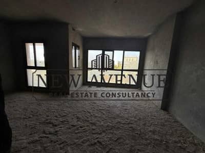 شقه طابق أول فى سوديك ڤيليت سكاي كوندوز Sodic Villette للبيع تطل على مساحات خضراء