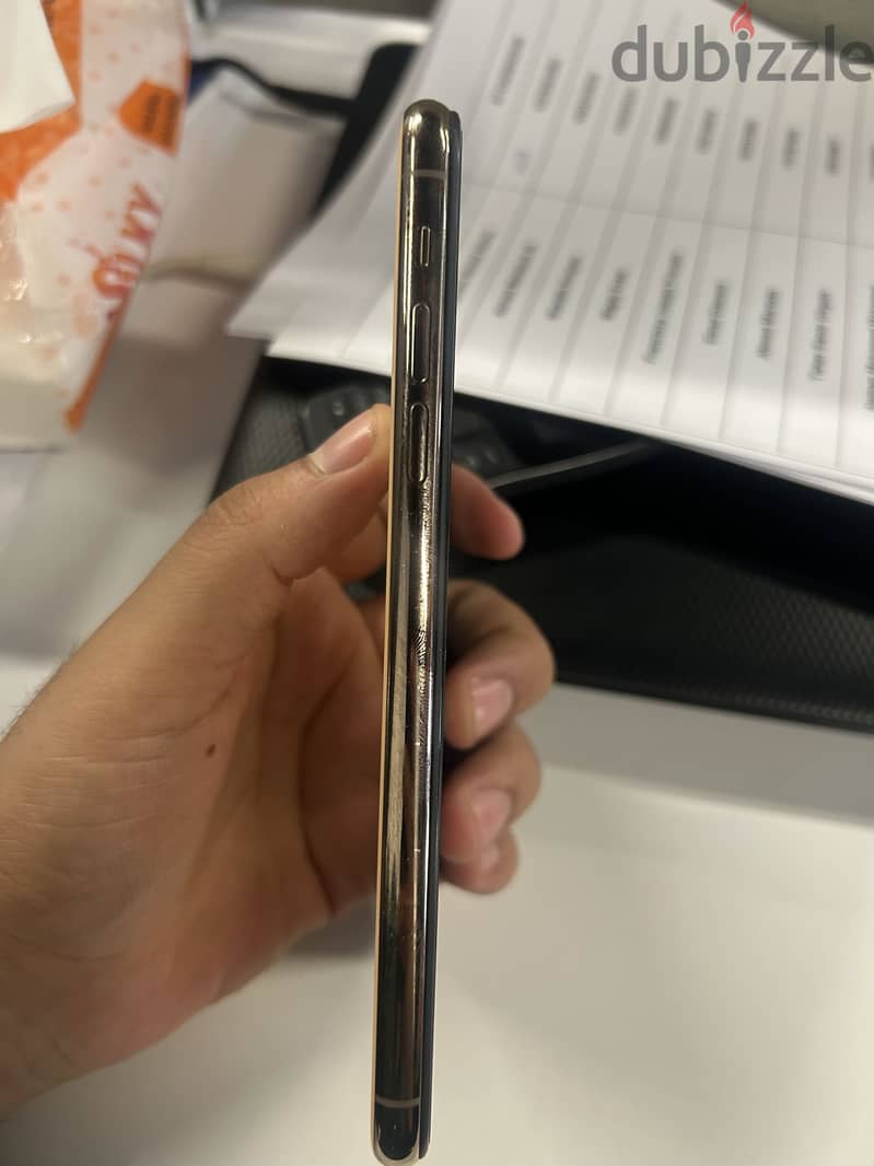 Iphone 11pro max 4