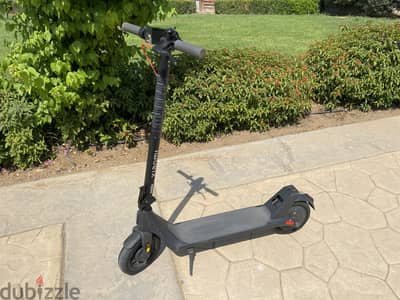للبيع Xiaomi Electric Scooter 4 Lite (2nd Gen) بحالة جيدة جدًا.
