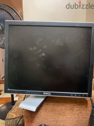 شاشة Dell LCD مستعملة بحالة جيدة وبها خط أصفر