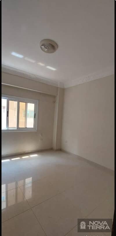 شقة أرضي مرتفع بحديقة للإيجار – المستثمر الصغير – الحي العاشر – الشيخ زايد