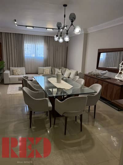 Prime Apartment for Sale in Saba Pasha! 135 sqm in a highly desirable location between Abu Qir and the Tram. 3 bedrooms, 2-piece reception, American-s