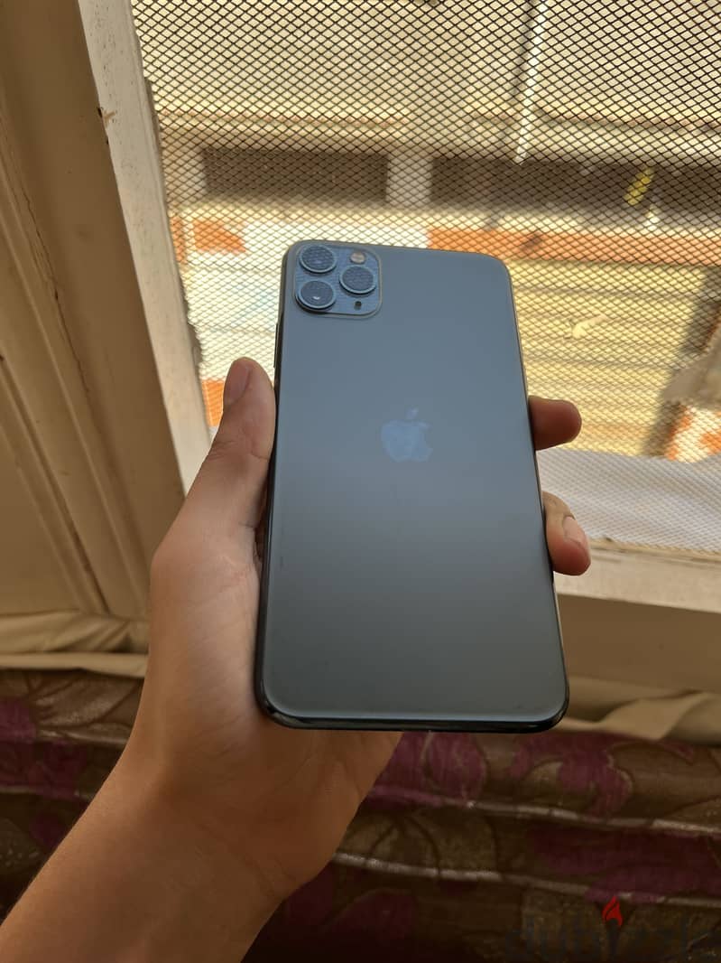 Apple - iPhone 11 Pro Max 2