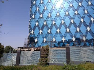 مكتب اداري ريسيل متشطب  فرصة استثمارية متأجر للبيع في كايرو بيزنس بلازا لوكيشن مميز علي التسعين الشمالي استلام فوري RESALE Office 190m prime location