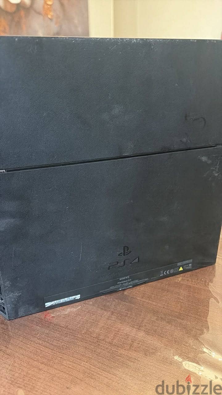 PlayStation 4 in a very good condition 2