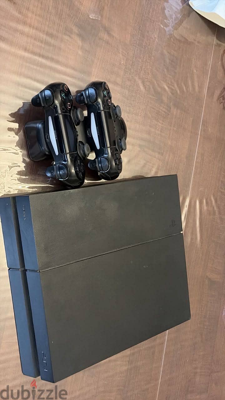PlayStation 4 in a very good condition 3