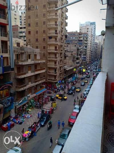 شقة بموقع مميز على شارع خالد بن الوليد الرئيسي