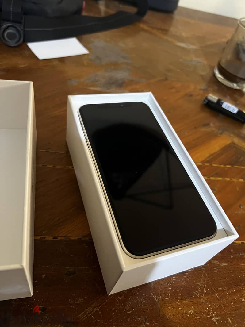 Apple - iPhone X 4