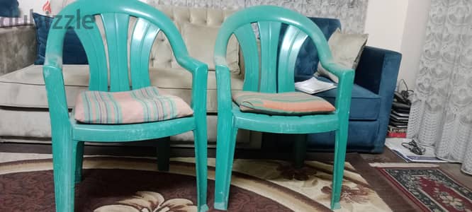 ٢ كرسى بلاستيك محمل ينفع لجميع الاغراض