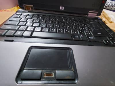 لاب hp6530b   شغال كويس جدا  لكن محتاج صيانه في المفصله