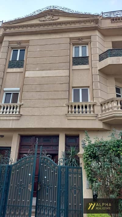للبيع دوبليكس و روف في أميز لوكيشن في القاهرة الجديدة - الحي الثالث