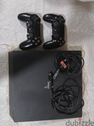 ps4 pro 1 terabite with 2 controllers