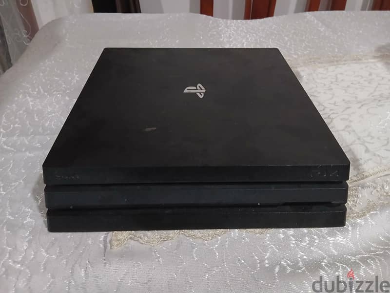 ps4 pro 1 terabite with 2 controllers 1