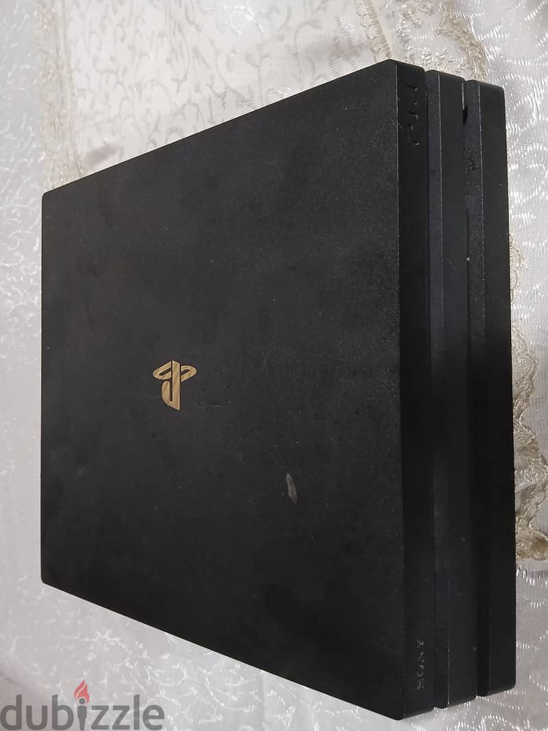 ps4 pro 1 terabite with 2 controllers 2