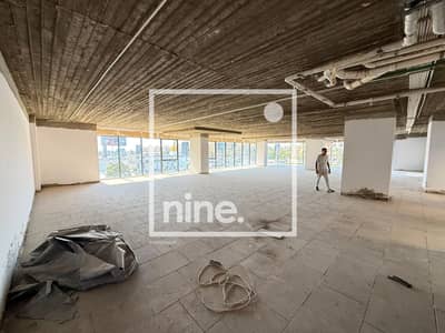 دور للإيجار مباشرة على شارع التسعين الشمالي، القاهرة الجديدة | 1,800 متر مربع | White-Box Finish| مساحة مرنة وقابلة للتقسيم | موقع مميز Prime Location
