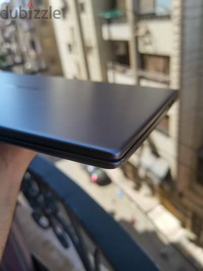 huawei matebook D15 + معاه العلبة و الشاحن الاصلي
