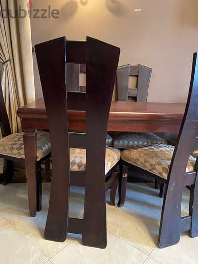 سفرة ونيش ومكتبه