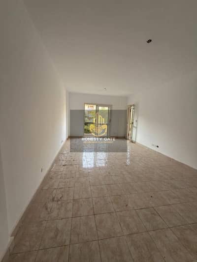 131 sqm apartment for sale in Al Rehab, Phase 8, next to the Eastern Market. 3 bedrooms, 2 bathrooms, middle floor, 2 elevators, clean developer finis