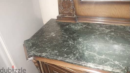 للبيع رخامة بوفيه أخضر هندي طبيعي فاخر - طول 2 متر (حالة ممتازة)