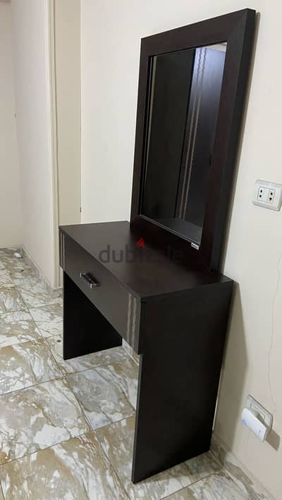 تسريحة من قباني مستعملة بحالة ممتازة