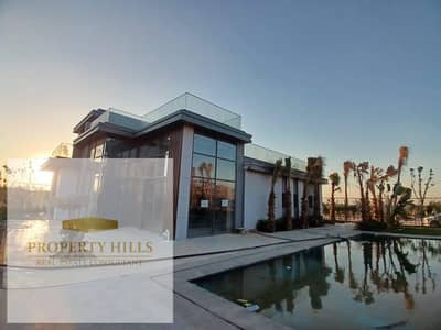 I'm selling the villa due to necessity; it's in a prime location directly on the Golden Line.