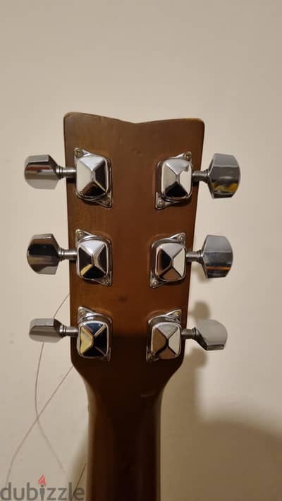 جيتار ياماها yamaha guitar f310  شاهد فيديو في الوصف  لون خشب طبيعي