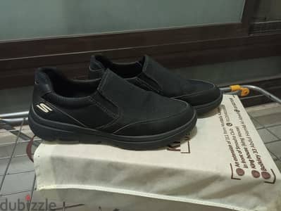 سكيتشر فوم اسود بحالة ممتازة sketchers