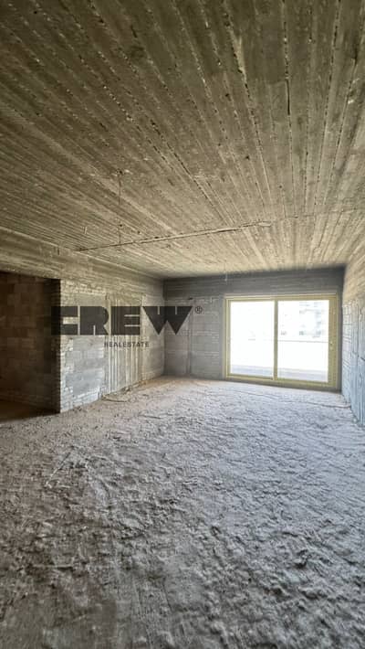 شقة استلام فوري للبيع  140 متر فى ماونتن فيو اى سيتى جاهزه للاستلام-- prime location (Club Park ) - التجمع الخامس - فيو مفتوح