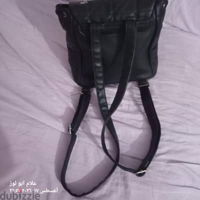 حقيبه نساء ظهر وبها مقبض يد