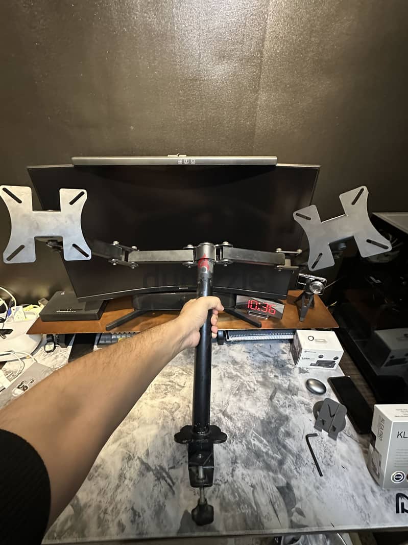 Monitor Arm 2 Screen 1