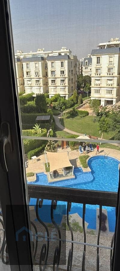 بنتهاوس فاخر بروف و مطبخ للبيع في موقع مميز و اطلالة مميزة ع المسبح و باقل سعر في ماونتن فيو هايد بارك , مساحته 166 م يتكون من غرفتين نوم و 2 حمام  .