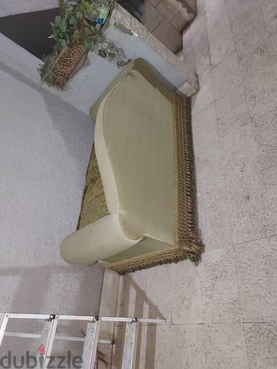 انتريه عباره عن اثنين فوتيه زائد كنبه