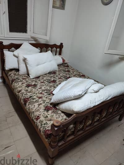 سرير. خشب زان بالملل والمرتبه لا يحتاج لشئ