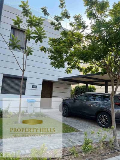 Fully finished Villa with air conditioners for sale in in elburoj ready to delvier and for viewing with best price and discount |243m²  Details:  Unit Type: town house  Built-up Area: 243m²  Ready for immediate delivery & viewing   Location: Al Burouj Com