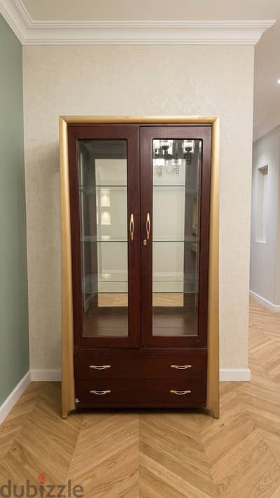 دولاب فضية / نيش زجاج خشب زان أصلي باكسسوارات إيطالي | Vitrine Cabinet