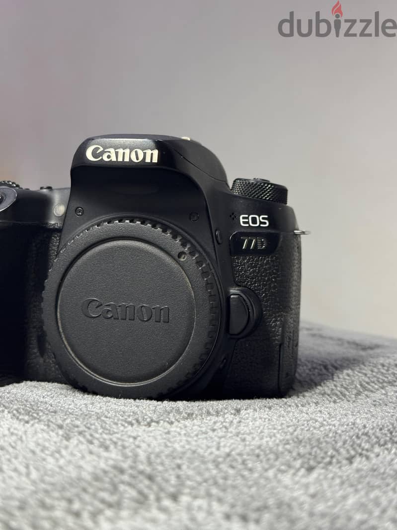 Canon 77D 4