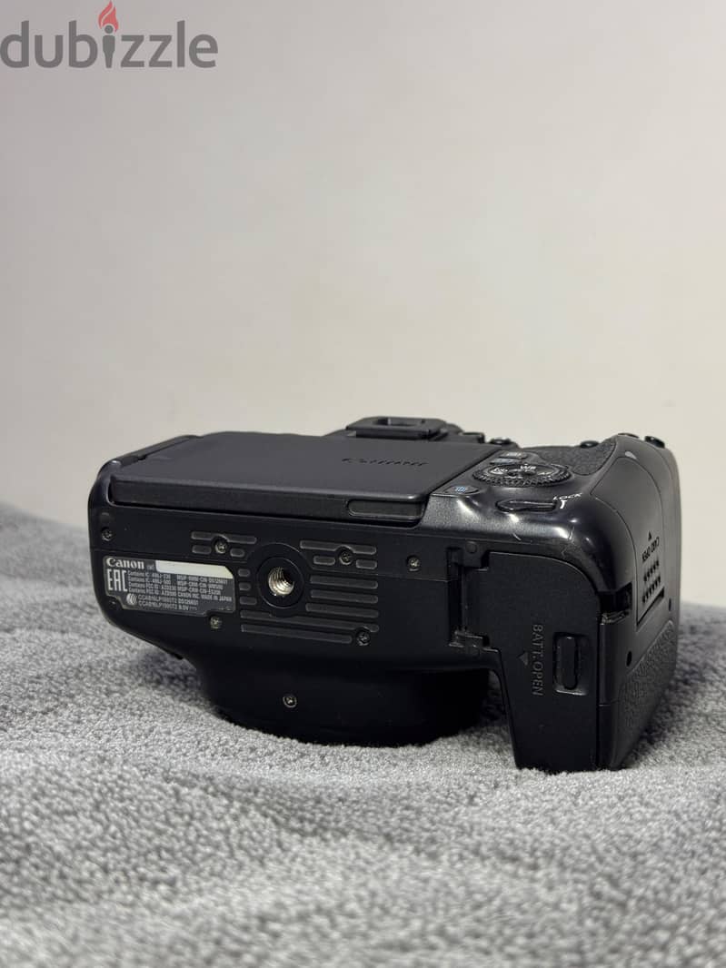 Canon 77D 6