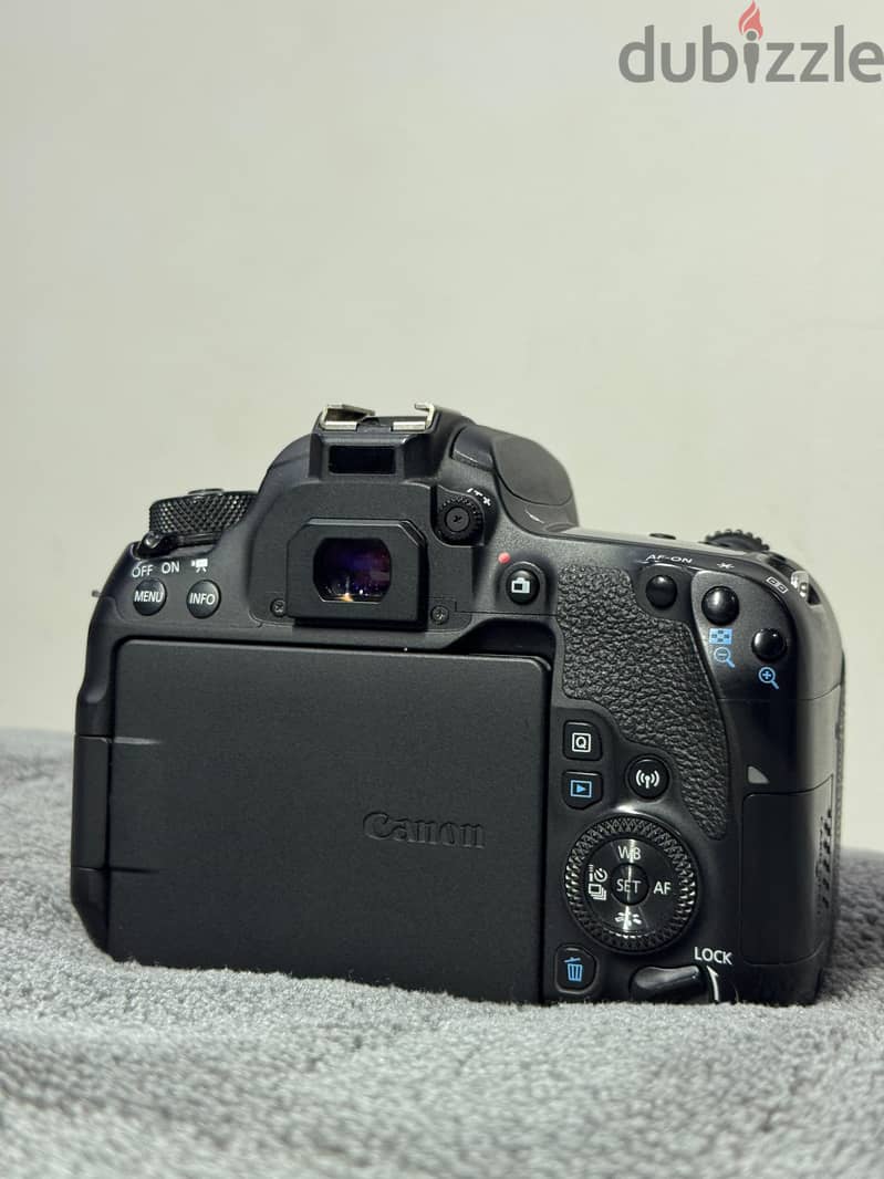 Canon 77D 7