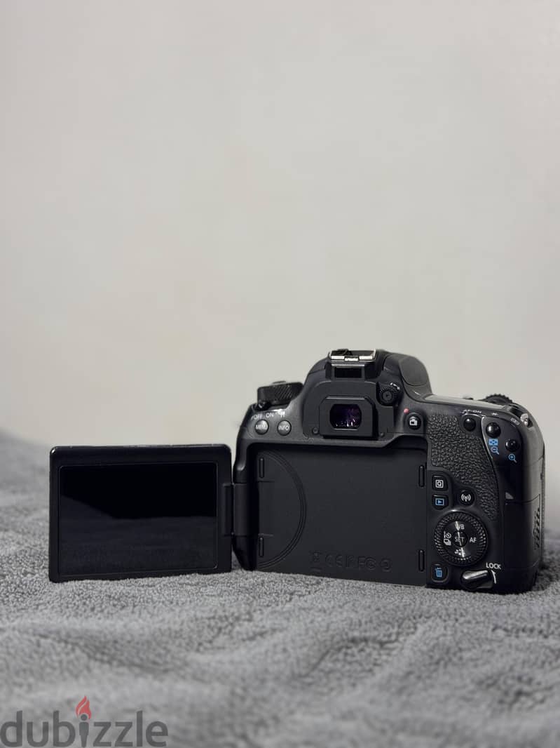 Canon 77D 9