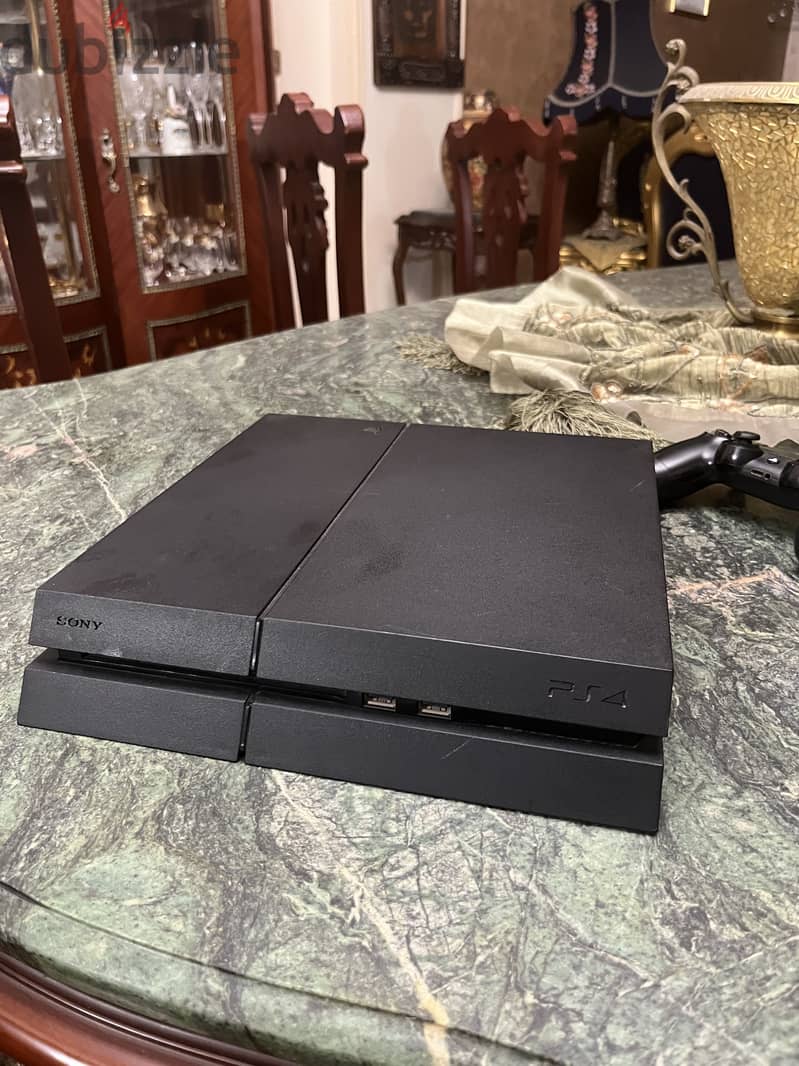 Ps4 (2 controllers +cover ) 1